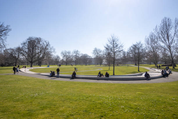 kuvapankkikuvat ja rojaltivapaat kuvat aiheesta prinsessa dianan muistolähde hyde parkissa, westminsterin city, lontoo - princess diana memorial fountain