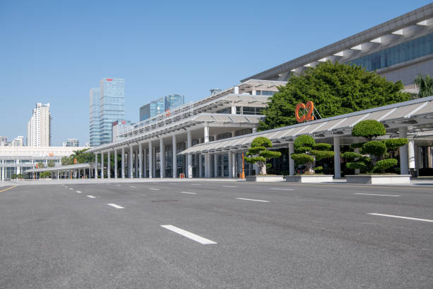 Empty asphalt road in modern office area Exterior glass curtain wall of modern urban building in Xiamen, Fujian Province, China 3d city street stock pictures, royalty-free photos & images