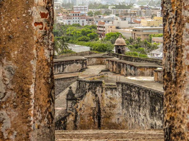 푸에르토리코 산후안에 위치한 16세기 성채인 카스티요 델 모로. - castillo de san cristobal 뉴스 사진 이미지