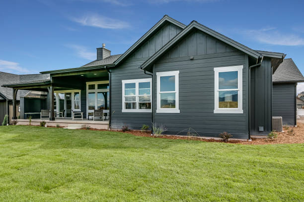 istock Dark blue exterior siding on new home 1387915631