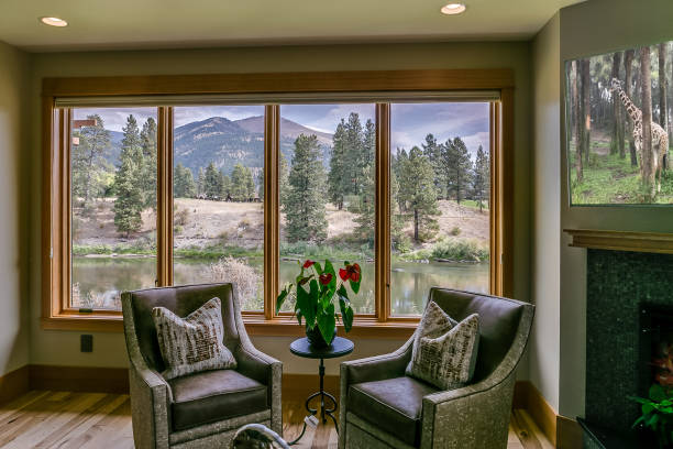 istock Sitting nook next to fireplace and TV 1387920601