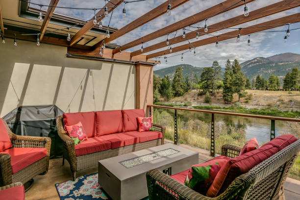 istock Partially open deck in back of house 1387920603