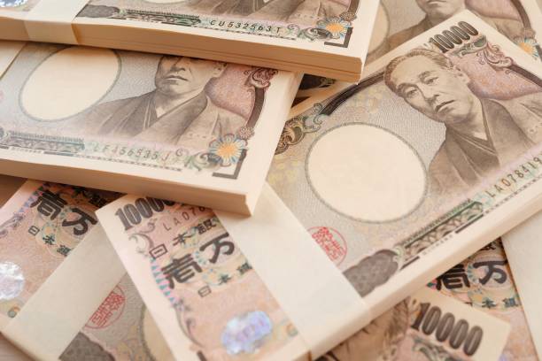 istock 10,000 yen bills 1387946598