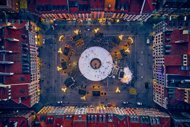 istock Great panoramic topdown (top down) view on the Old Town Market Square in Warsaw 1387964854