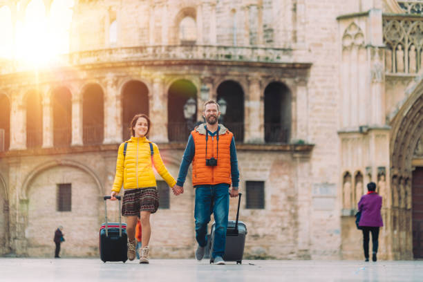 istock Couple visiting Valencia, Plaza de la Virgen 1387974576