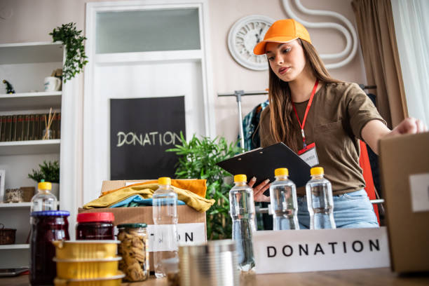 istock Helping others gives us pleasure 1387982017
