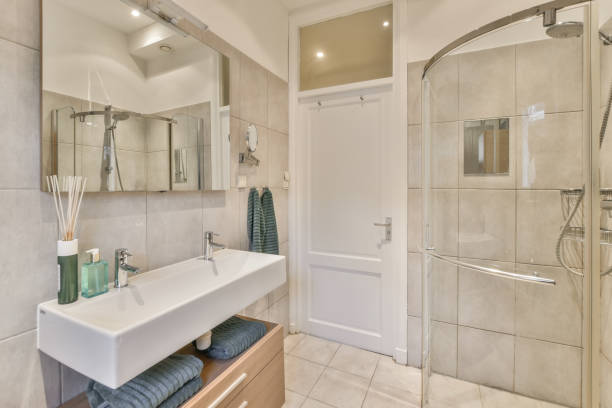 istock Bathroom with marble slabs in a modern house 1387985537