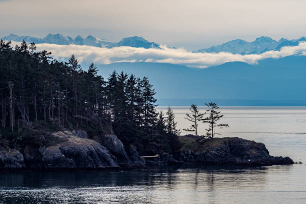 istock View of Olympic peninsula mountain range 1388006619
