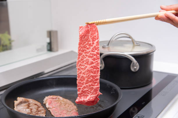 istock Bake beef in IH frying pan 1388055584