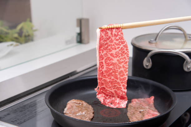 istock Bake beef in IH frying pan 1388055588