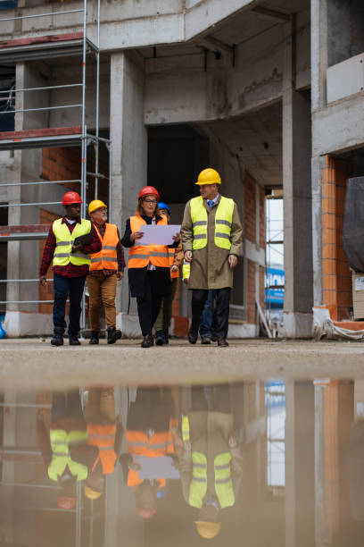 überprüfung der baustelle - business ceo building activity business person stock-fotos und bilder