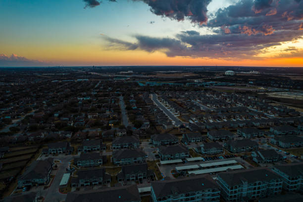 istock Sunset modern neighborhood 1388092657