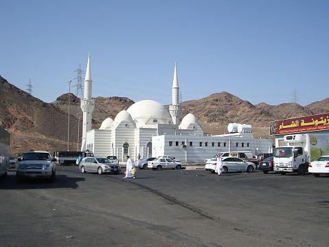 This beautiful mosque is located on the road to Jeddah and Medina in Saudi Arabia.