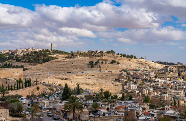 hermosa vista del monte de los olivos, jerusalén, israel, día soleado. - jerusalem hills fotografías e imágenes de stock