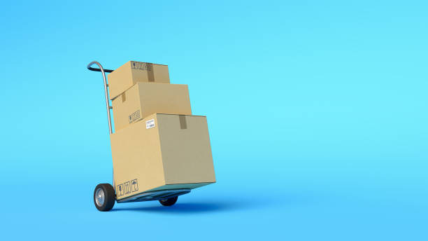 carrello a mano con scatole di cartone su sfondo blu. concetto di casa in movimento. delocalizzazione, consegna merci, logistica e distribuzione. magazzino. composizione minimale. illustrazione 3d. rendering 3d. - hand truck foto e immagini stock