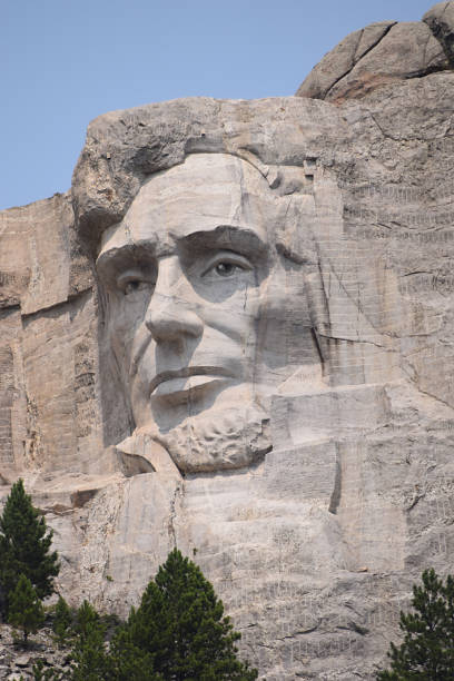 monumento nacional memorial mount rushmore en las colinas negras de dakota del sur (washington, jefferson, lincoln, roosevelt) - mt rushmore national monument president george washington mountain fotografías e imágenes de stock