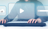 frau-die-im-internet-surft.jpg?b=1&s=170x170&k=20&c=Y-fxqaHsd1R_UBLgzTbHWI-OHD8HUN88wkI0QBxY1gI=