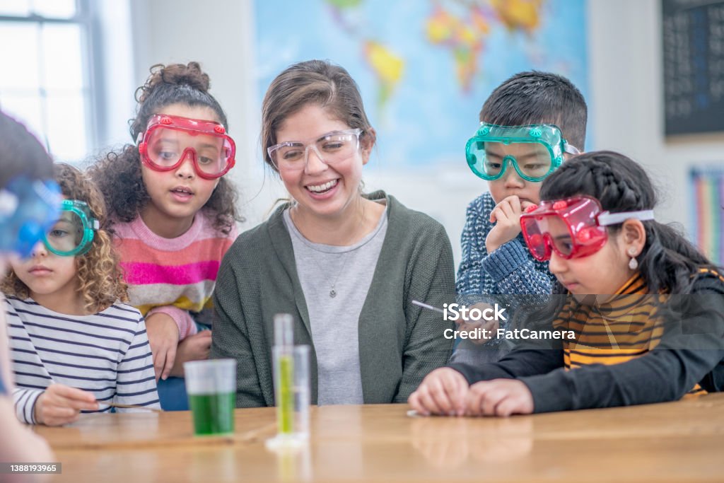 Elementary Science Class Stock Photo - Download Image Now - Elementary ...