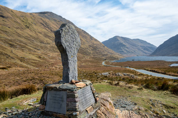 mémorial de la tragédie de doolough valley - county mayo ireland photos et images de collection
