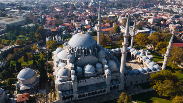 vista aérea da mesquita de suleymaniye com quatro minaretes em istambul, turquia - mosque europe part of day - fotografias e filmes do acervo