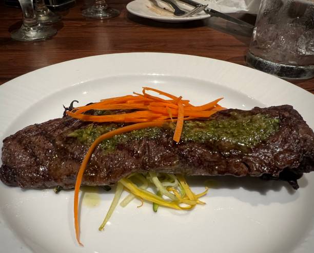 치마 스테이크 와 치미추리 - steak close up grilled skirt steak 뉴스 사진 이미지