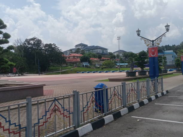 uma vista de parte da cidade kluang, johor, malásia - street stall - fotografias e filmes do acervo