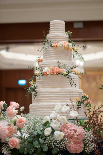 istock Beautiful wedding cake with blur background 1388271010