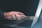 technologiesuche-durchsuchen-von-internetdaten-informationsnetzwerkkonzept-seo-search-engine.jpg?b=1&s=170x170&k=20&c=BSWKlz9aBQ0hFkCFCVCZ23bKdf4Gzd59jrjnkfhIomA=