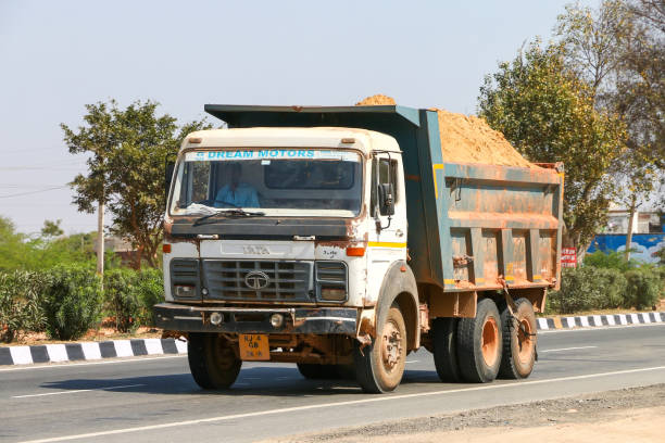 tata lpk 2518c - cabover foto e immagini stock