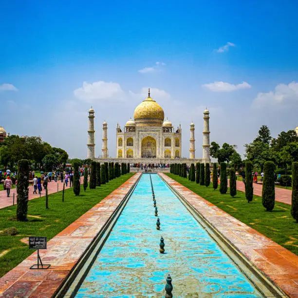 The Taj Mahal is an ivory-white marble mausoleum on the south bank of the Yamuna river in the Indian city of Agra, Uttar Pradesh, Taj Mahal, Agra, Uttar Pradesh, India, sunny day view