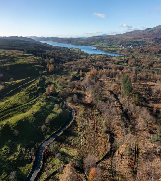 coniston water - old man of coniston foto e immagini stock