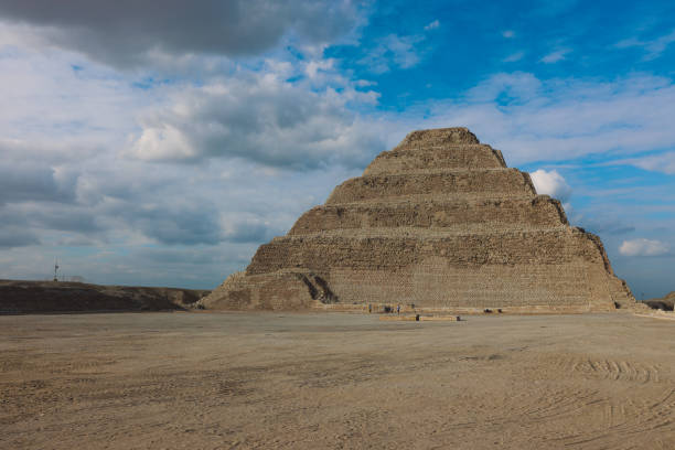 majestic view to the step pyramid of djoser under blue sky, is an archaeological site in the saqqara necropolis, northwest of the city of memphis - the step pyramid of zoser imagens e fotografias de stock