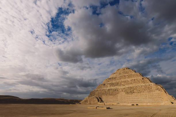 majestic view to the step pyramid of djoser under blue sky, is an archaeological site in the saqqara necropolis, northwest of the city of memphis - the step pyramid of zoser imagens e fotografias de stock