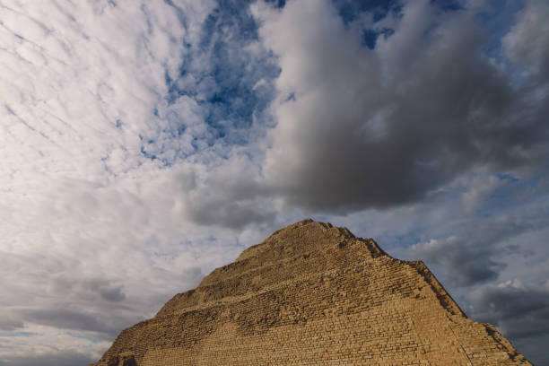 majestic view to the step pyramid of djoser under blue sky, is an archaeological site in the saqqara necropolis, northwest of the city of memphis - the step pyramid of zoser imagens e fotografias de stock