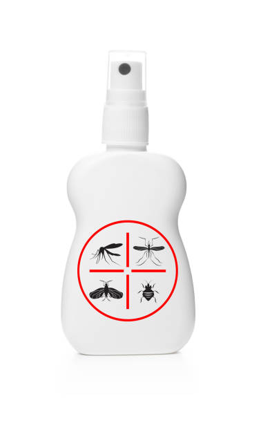 butelka środka odstraszającego owady na białym tle - insect repellant zdjęcia i obrazy z banku zdjęć
