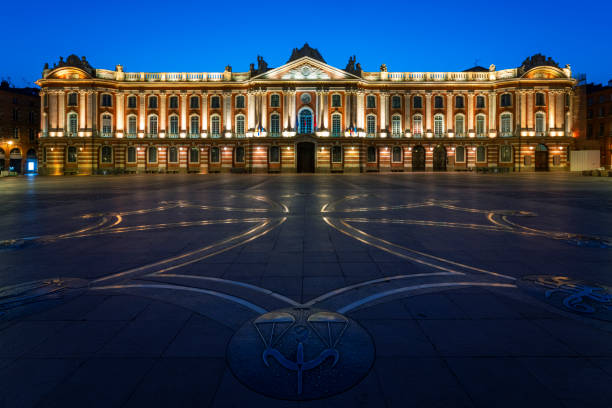 istock The capitole by night, Toulouse 1388413582