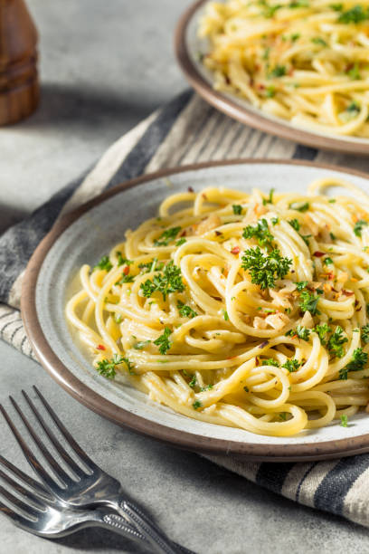 istock Homemade Italian Spaghetti Algio e Olio 1388417463