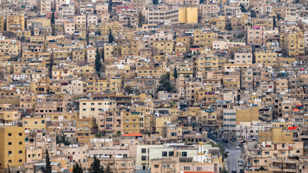 edificio tipico della città di amman. - amman foto e immagini stock