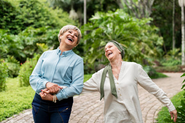 istock Friends, cancer patient 1388472295