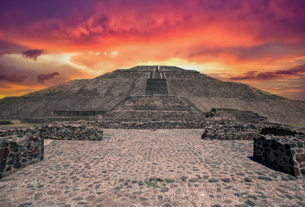 meksyk, piramidy teotihuacan na wyżynie meksykańskiej i dolina meksyku w pobliżu mexico city - mayan temple old ruin ancient zdjęcia i obrazy z banku zdjęć