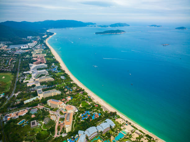 vista aérea de la costa en sanya, china - isla de hainan fotografías e imágenes de stock