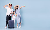 アジアの若者の家族旅行コンセプトの背景のイメージ