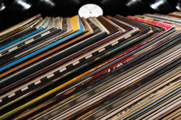 istock pile of old vinyl discs 1388547313