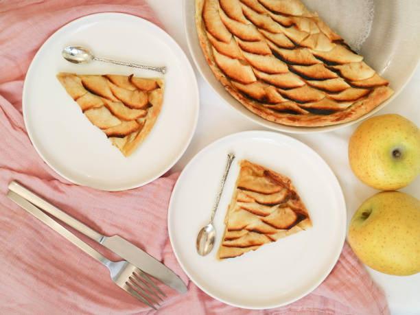 top view of a piece of caramelized classic traditional french apple tart fine - tart dessert tray bakery imagens e fotografias de stock