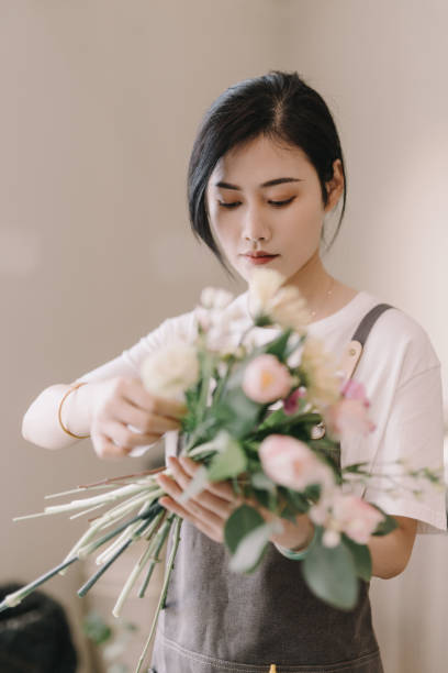 istock A young florist who makes bouquets 1388575859