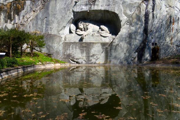 Famous Lion Memorial at the old town of Lucerne on a sunny spring day in memory of the fallen 1000 Swiss guards during the French Revolution. Photo taken March 18th, 2022, Lucerne, Switzerland. lucerne switzerland stock pictures, royalty-free photos & images