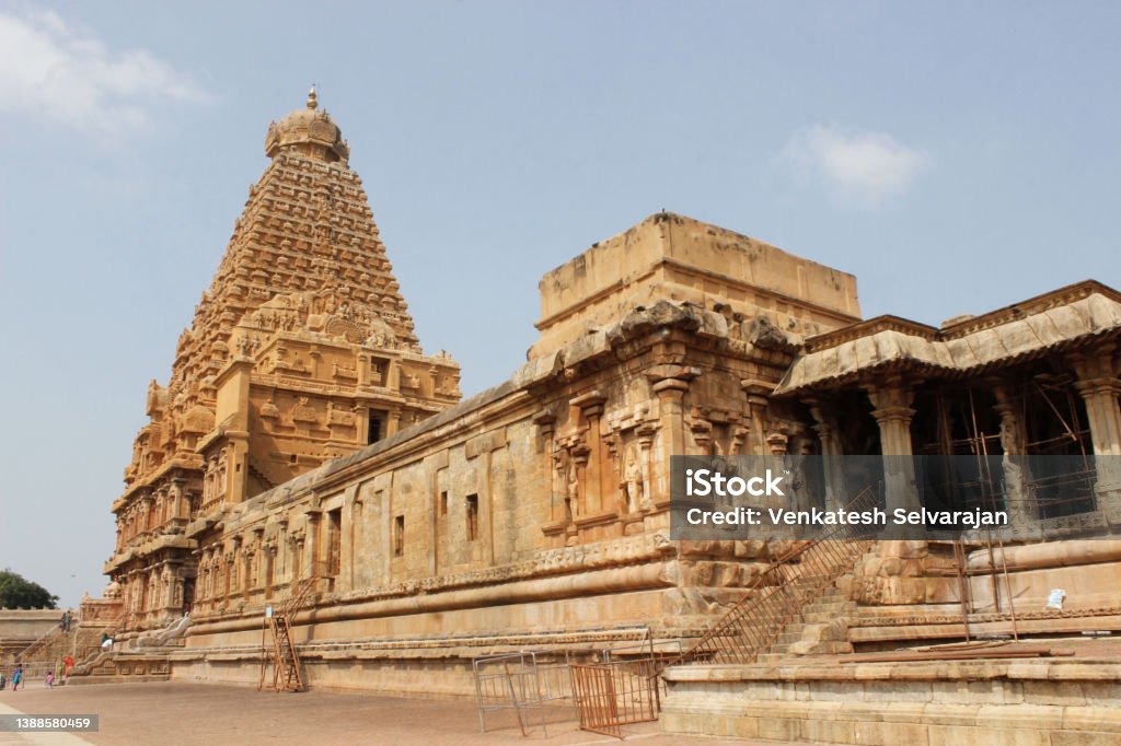 Landscape of Thanjavur Brihadisvara Temple in Tanjore Tamilnadu , India Brihadishvara Temple (originally known as Peruvudaiyar Kovil), locally known as Thanjai Periya Kovil, and also called Rajarajeswaram, is a Shaivite Dravidian styled temple dedicated to Shiva located in South bank of Cauvery river in Thanjavur, Tamil Nadu, India.Built by Chola emperor Rajaraja I between 1003 and 1010 AD, the temple is a part of the UNESCO World Heritage Site known as the "Great Living Chola Temples", along with the Chola dynasty era Gangaikonda Cholapuram temple and Airavatesvara temple Ancient Stock Photo