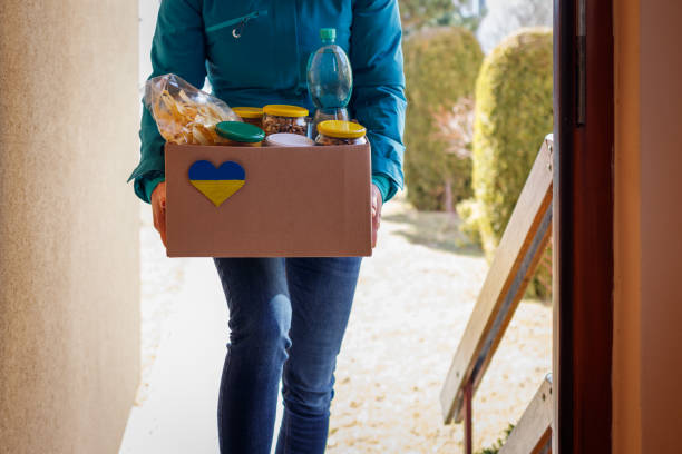 istock Humanitarian aid for Ukrainian refugees 1388587264