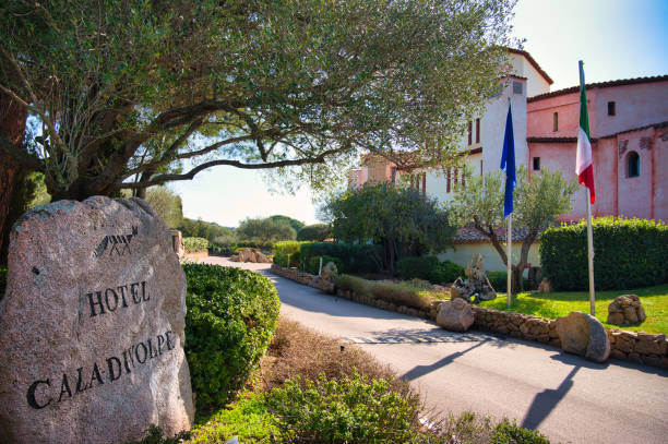 The entrance of famous luxury resort Hotel Cala Di Volpe in Porto Cervo Sardinia Porto Cervo, Italy 25/03/2022: The entrance of famous luxury resort Hotel Cala Di Volpe in Porto Cervo Sardinia Cala Di Volpe stock pictures, royalty-free photos & images