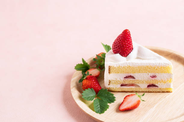 istock Strawberry shortcake, pink background 1388630989